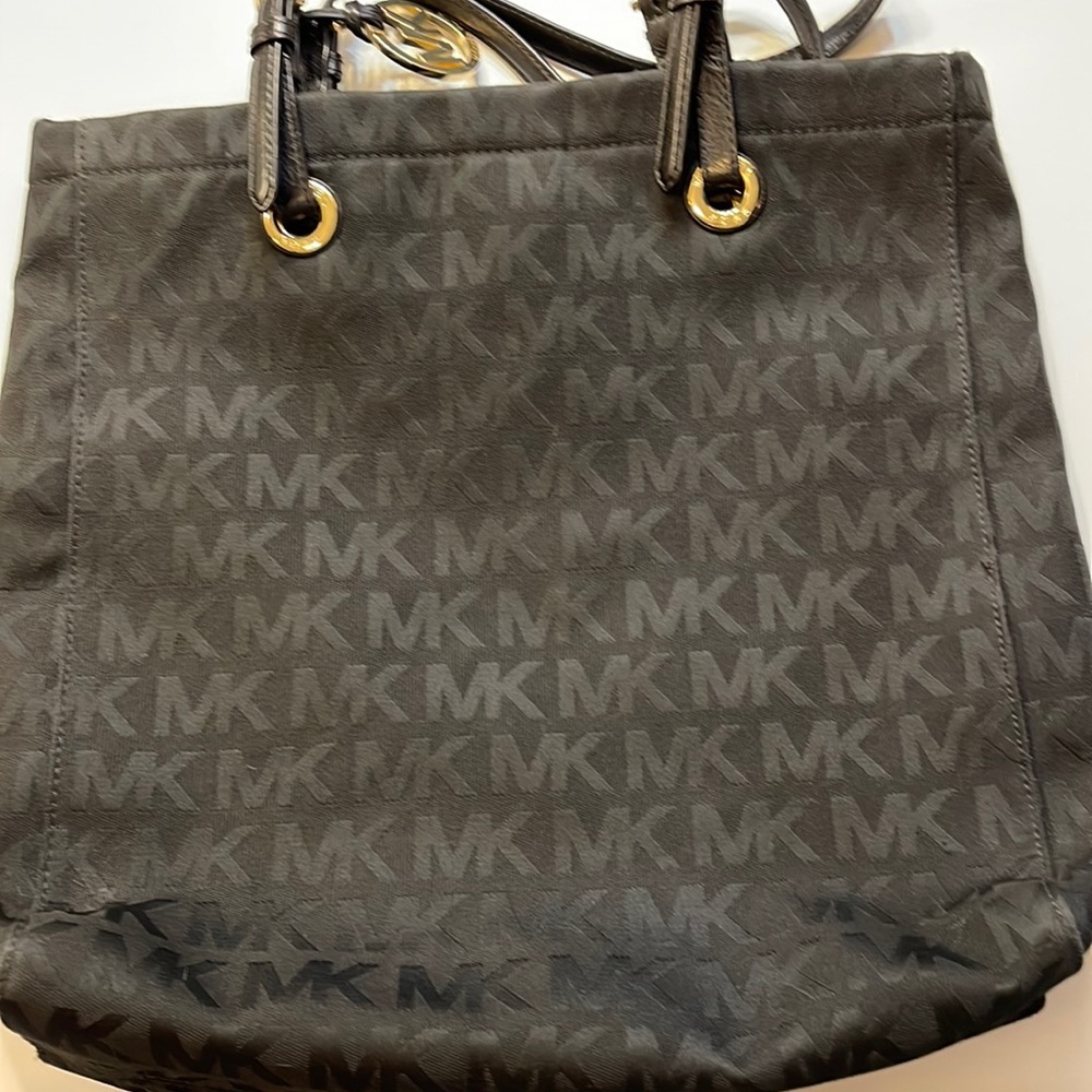 Black Michael Kors purse/tote bag in great used condition
